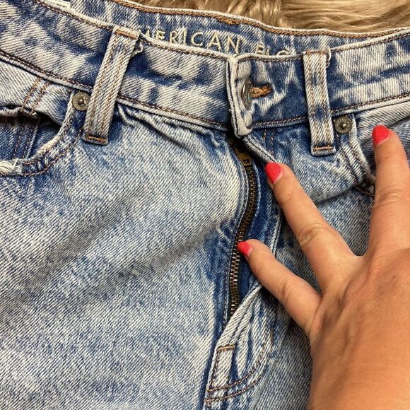 American Eagle Mom Ripped Strait Leg Jean distressed Cotton Light-wash High-rise - Picture 7 of 13